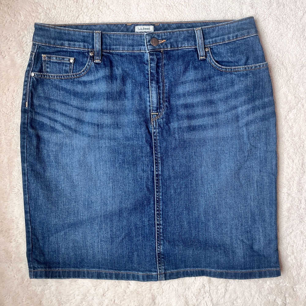 LL Bean Favorite Fit Denim Blue Skirt Women Size 12